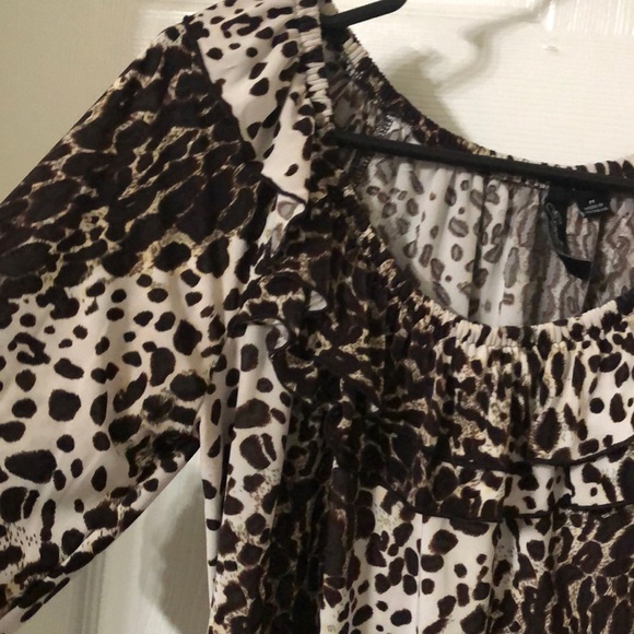Essentials by Milano ruffle animal print top - Picture 3 of 4